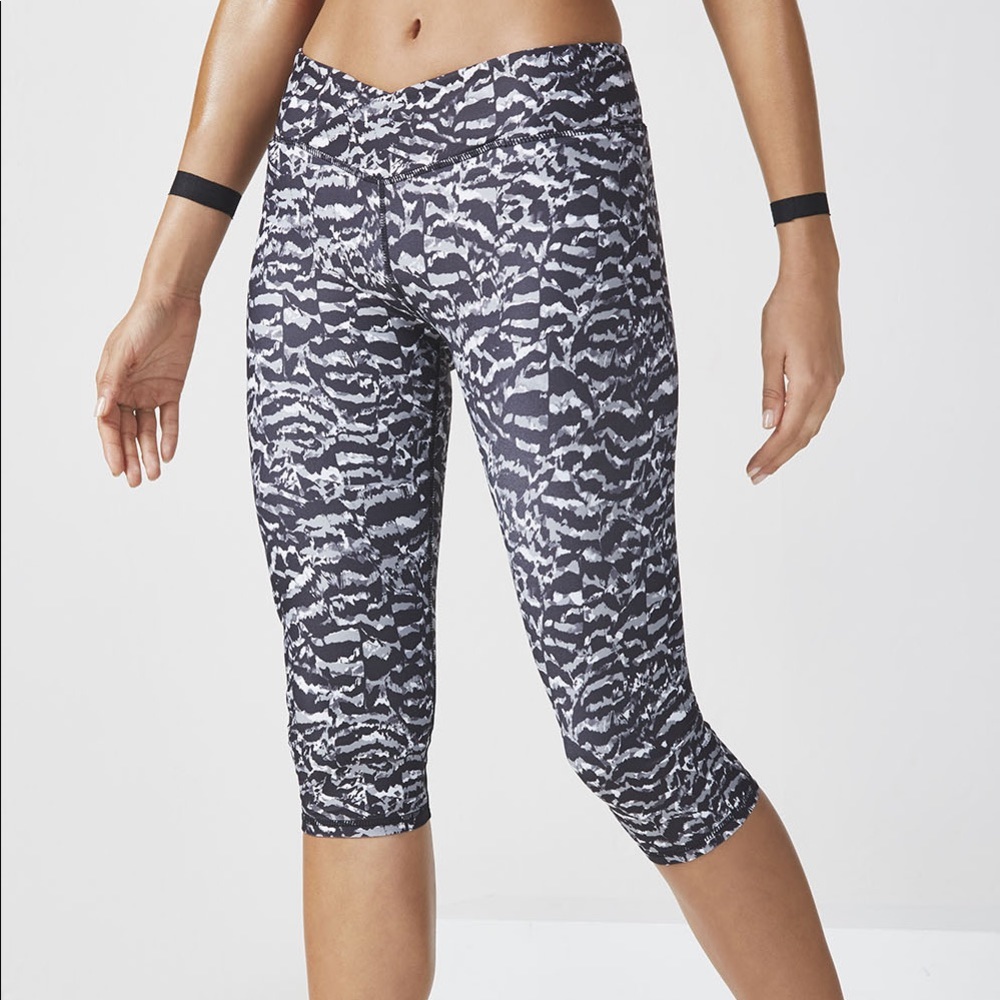 •Fabletics• Winn Powerhold Crop Leggings